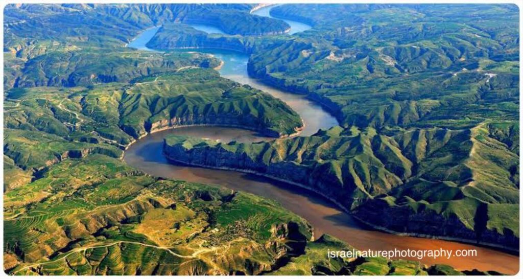 แม่น้ำฮวนเหอ แม่น้ำฮวงโห หรือแม่น้ำเหลืองเป็นแม่น้ำที่ใหญ่เป็นอันดับสองของจีน มันถูกตั้งชื่อเช่นนี้เนื่องจากลักษณะสีของตะกอนที่พัดพา