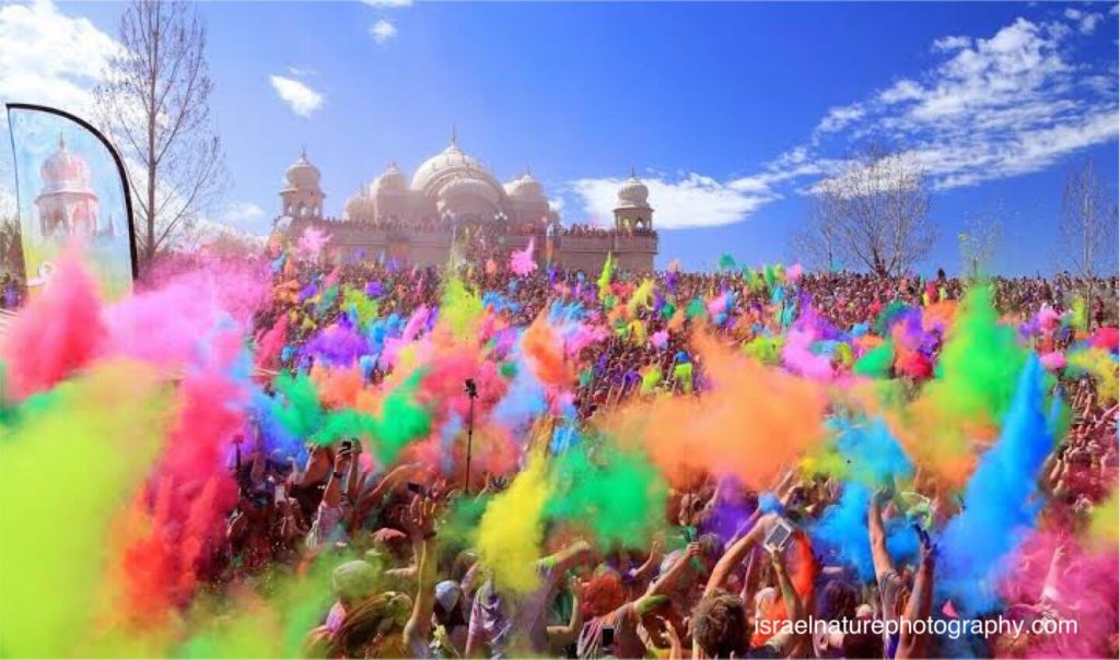 การมีส่วนร่วม เฉลิมฉลองเทศกาลโฮลี ประจำปีเป็นสิ่งที่สนุกที่สุดที่ฉันมีเมื่อตอนเป็นเด็ก Holi เป็นเทศกาลแห่งสีสันของชาวฮินดูซึ่งมีการเฉลิม