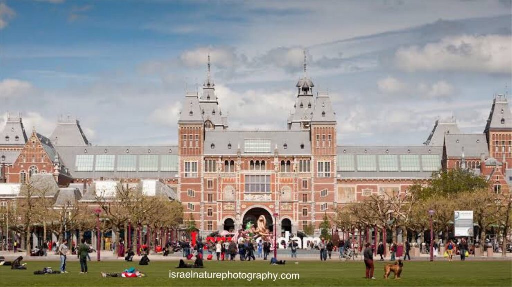 พิพิธภัณฑ์แห่งชาติ แห่งอัมสเตอร์ดัม  คอลเลกชันที่มีชื่อเสียงระดับโลกของ Rijksmuseum ได้รับการนำเสนอในรูปแบบใหม่ทั้งหมด