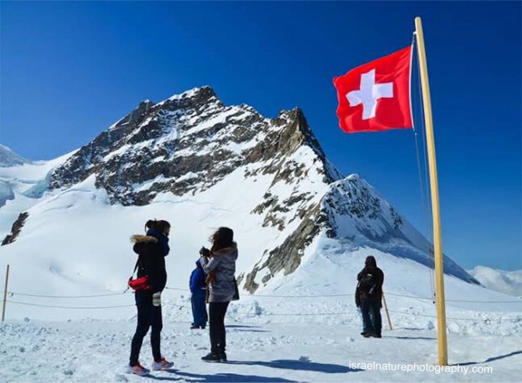 ยอดเขาจุงเฟรา เป็นยอดเขาที่สูงที่สุดแห่งหนึ่งของสวิตเซอร์แลนด์ซึ่งตั้งอยู่ระหว่างรัฐเบิร์นและวาเล นอกจากยอดเขา Monch และ